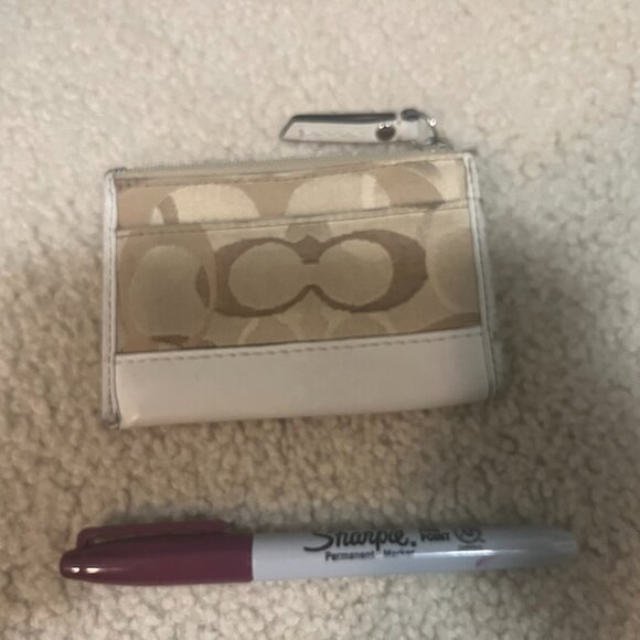 GUC white Coach Card case - Picture 1 of 5